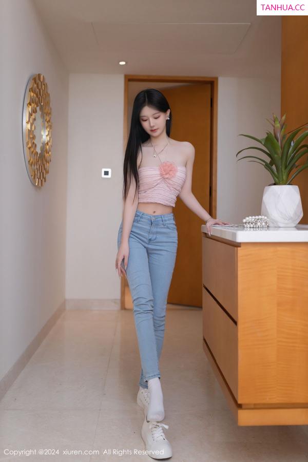   [XiuRen]高清写真图 2024.06.07 No.8672 幼幼 美腿性感第22张图片
